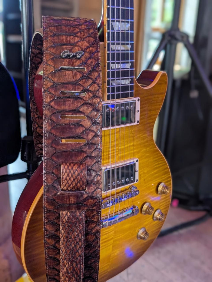 Customer photo with a GBS guitar strap