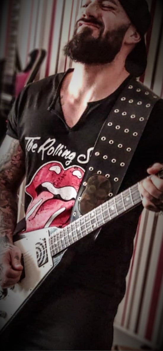 Customer photo with a GBS guitar strap