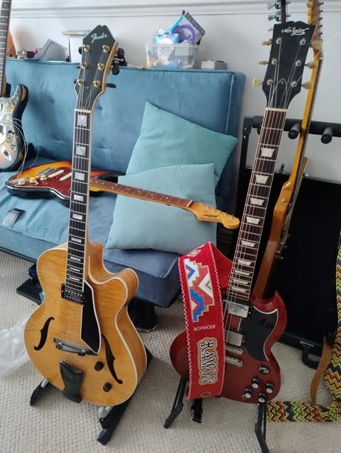 Customer photo with a GBS guitar strap