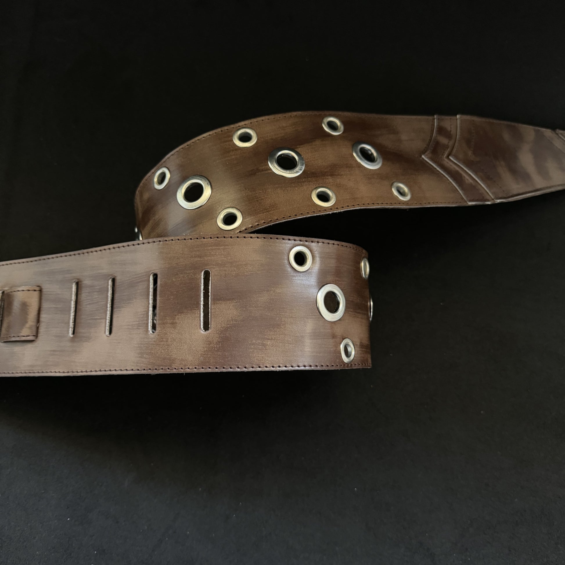 Aged strap metal eyelets - GBS