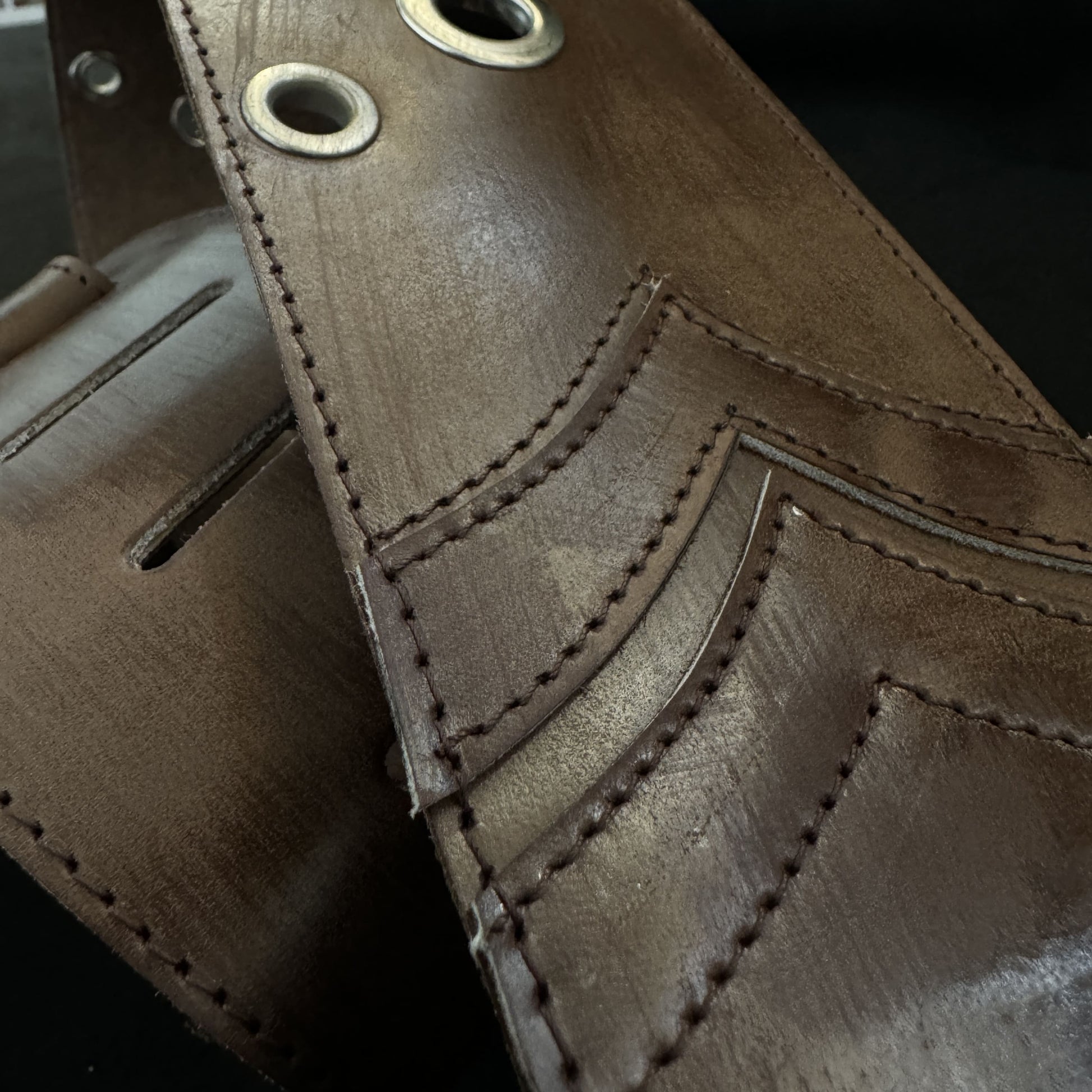 Aged strap metal eyelets - GBS