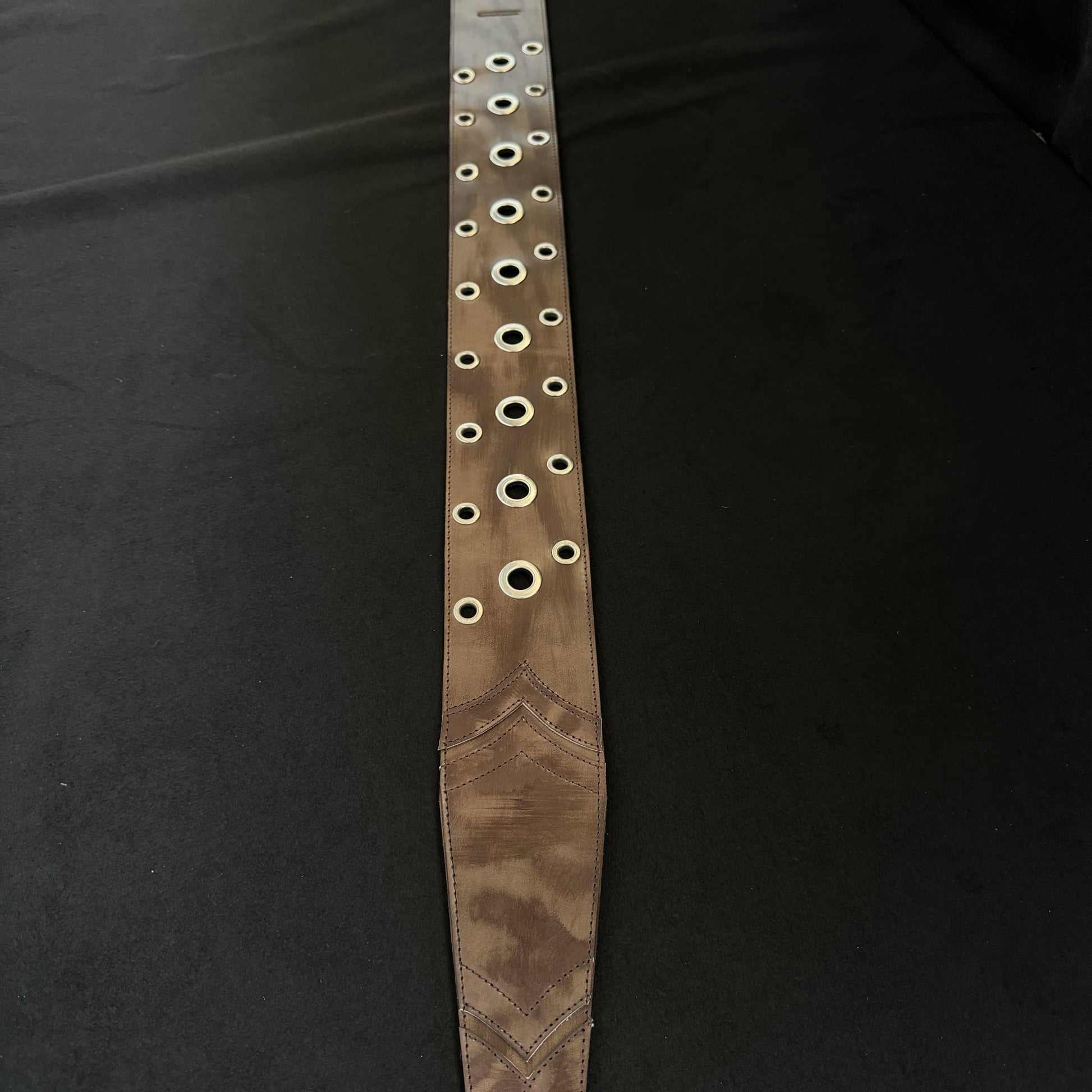 Aged strap metal eyelets - GBS
