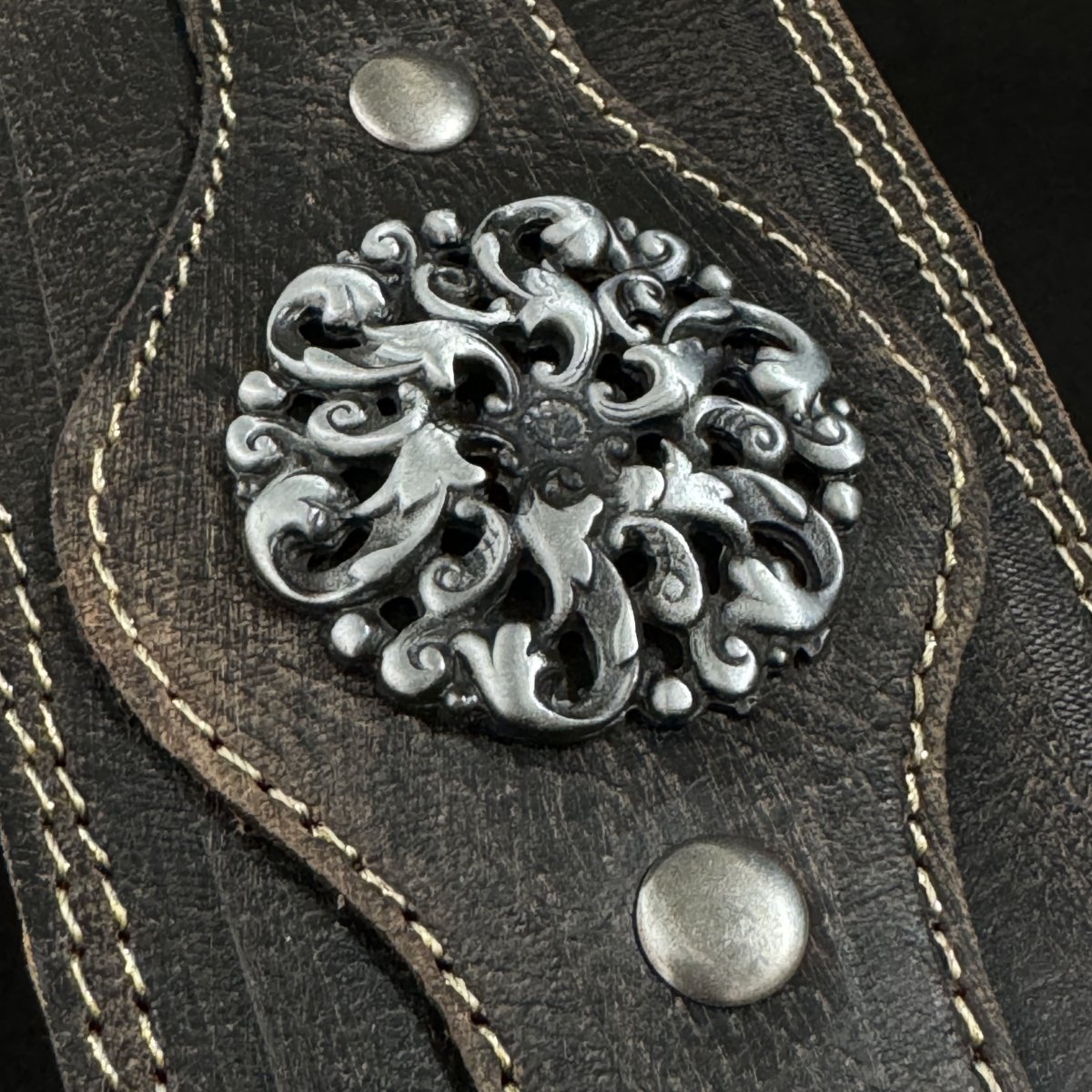 Legendary Lux Relic Leather Guitar Strap – Handmade Vintage Premium Design | GBS - GBS