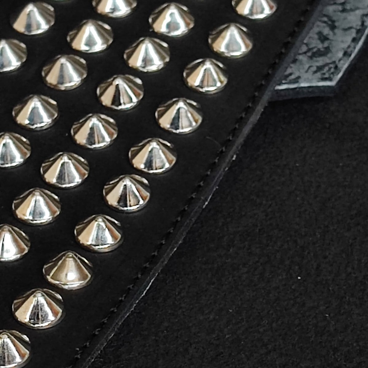 Metal Pyramids round - GBS